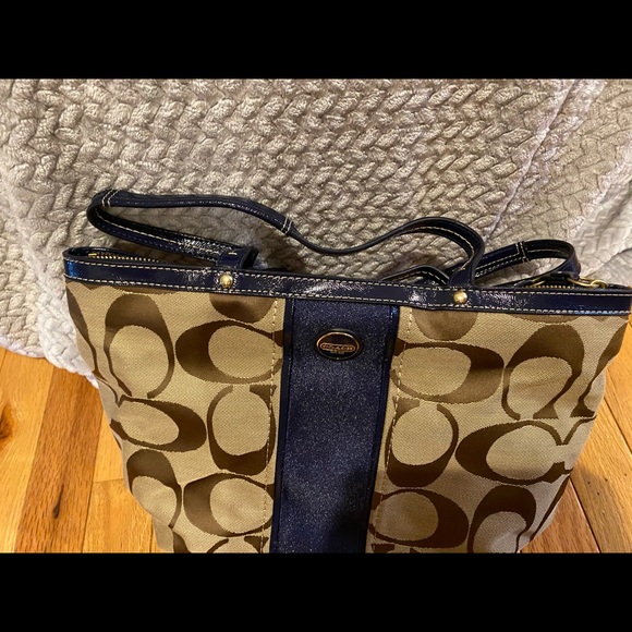 Coach shoulder bag and matching wallet - Picture 2 of 9